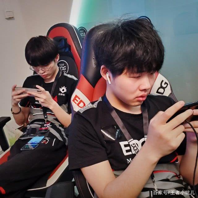 球盟会登录- 库里超远三分球集锦 